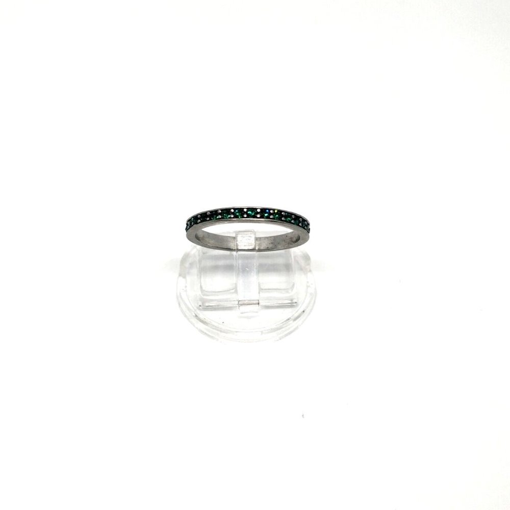 Women's Ring Size 7.5 Silver Tone Band With Faux Emerald Green Stones Stackable